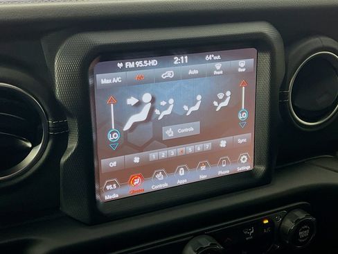 Used 2023 Jeep Wrangler Unlimited Sahara w/ Cold Weather Group AWD/4WD image 16