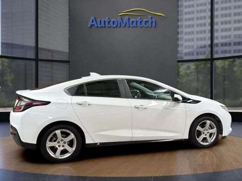 Used 2017 Chevrolet Volt LT FWD image 11