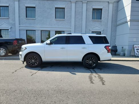 Used 2019 Ford Expedition Limited w/ Driver Assistance Package RWD image 2