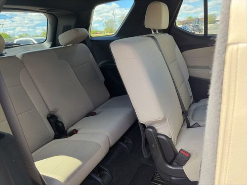 Used 2022 Chevrolet Traverse LS FWD image 16