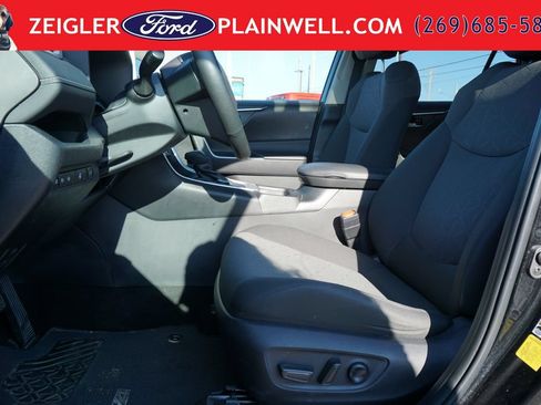 Used 2024 Toyota RAV4 XLE w/ Convenience Package AWD/4WD image 17