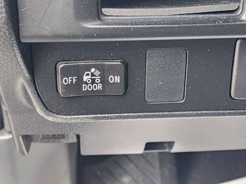 Used 2016 Toyota Tacoma SR5 w/ SR5 Appearance Package (SN) AWD/4WD image 16