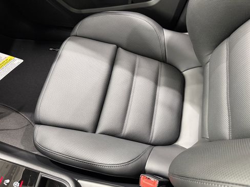 New 2026 Porsche Macan image 56