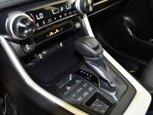 Used 2025 Toyota RAV4 XLE AWD/4WD image 30