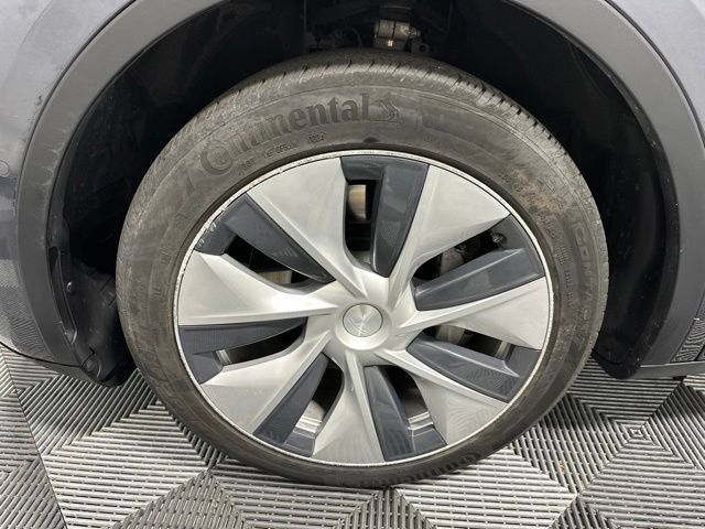 Used 2021 Tesla Model Y Long Range AWD/4WD image 9