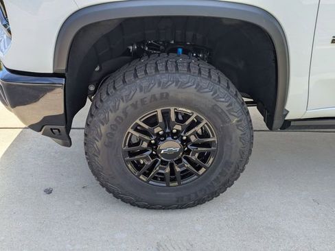 New 2026 Chevrolet Silverado 2500 ZR2 w/ LPO, Dark Essentials Package AWD/4WD image 7