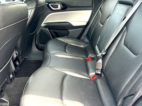 Used 2025 Jeep Compass Limited AWD/4WD image 18