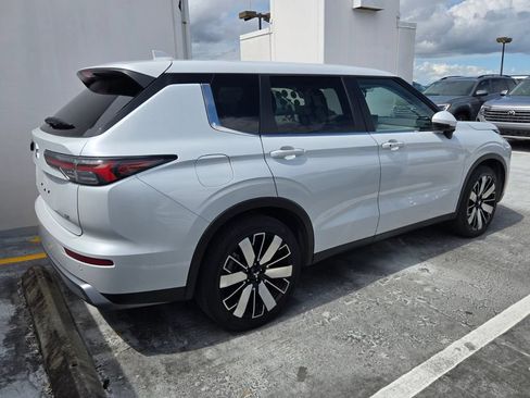 Used 2025 Mitsubishi Outlander SE FWD image 5