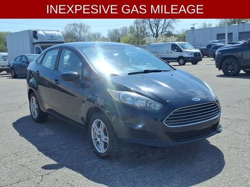 Used 2018 Ford Fiesta SE FWD image 3