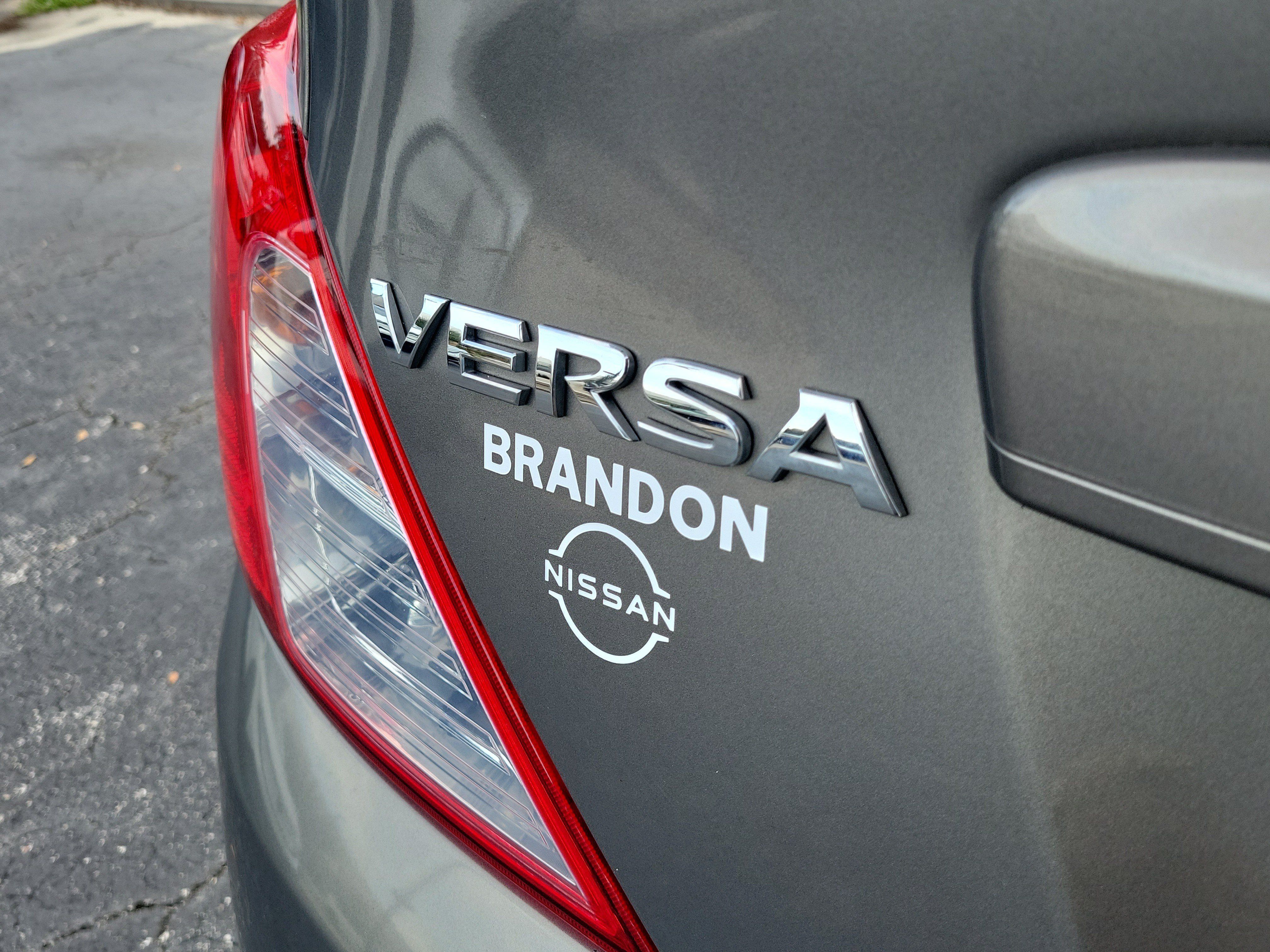 Used 2016 Nissan Versa FWD image 9