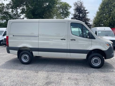 Used 2025 Mercedes-Benz Sprinter 2500 image 6