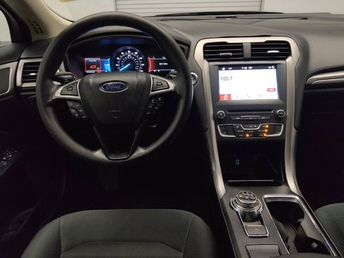 Used 2018 Ford Fusion SE w/ Fusion SE Technology Package FWD image 22