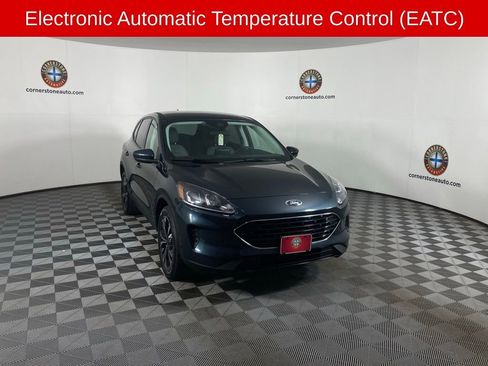 Used 2022 Ford Escape SE w/ SE Sport Appearance Package image 18