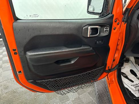 Used 2018 Jeep Wrangler Unlimited Sahara AWD/4WD image 10