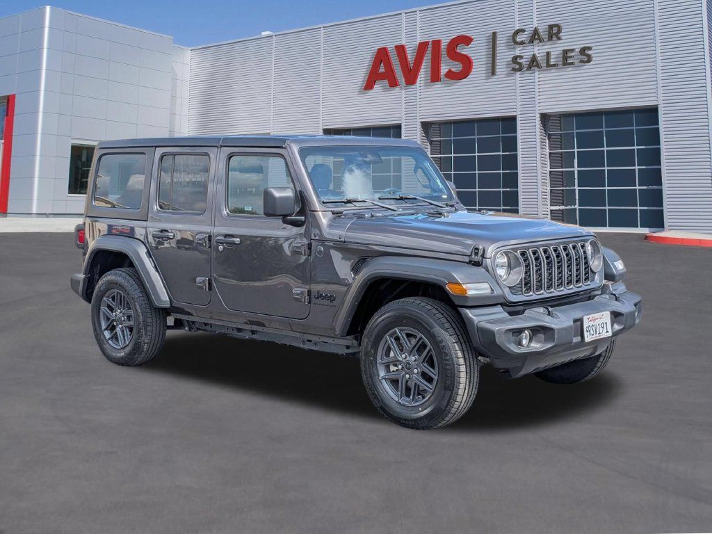 Used 2025 Jeep Wrangler Unlimited Sport AWD/4WD image 3