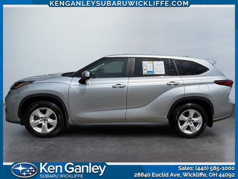 Used 2023 Toyota Highlander LE AWD/4WD image 2