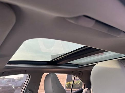 Used 2022 Toyota Camry XSE FWD image 11