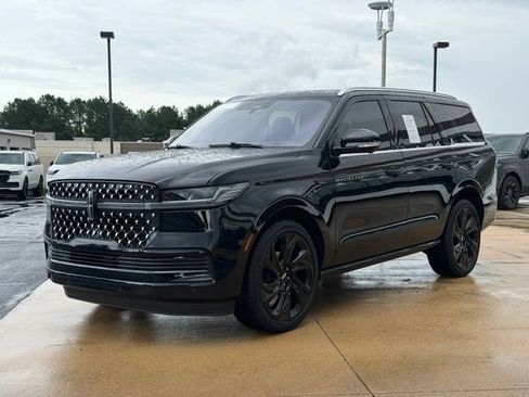 Used 2025 Lincoln Navigator Black Label AWD/4WD image 3