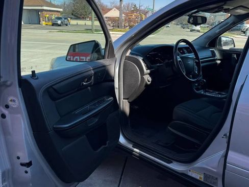 Used 2016 GMC Acadia SLE image 9