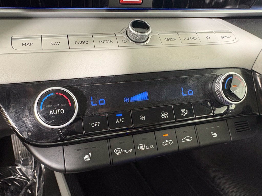 Used 2024 Hyundai Elantra Limited FWD image 30