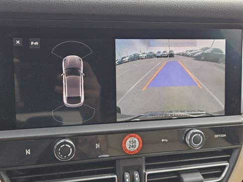 Certified 2026 Porsche Macan AWD/4WD image 18