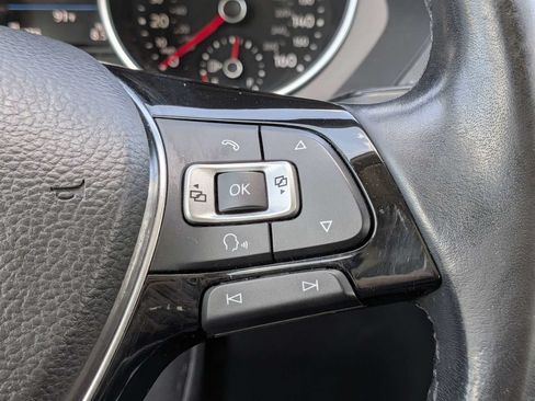 Used 2018 Volkswagen Tiguan SEL FWD image 37