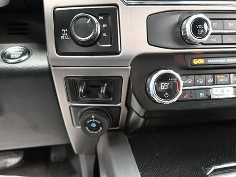 Used 2022 Ford F250 Platinum w/ FX4 Off-Road Package AWD/4WD image 17