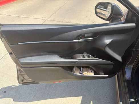 Used 2022 Toyota Camry SE FWD image 11
