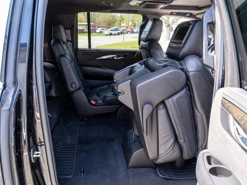 Used 2017 Cadillac Escalade ESV Platinum AWD/4WD image 42