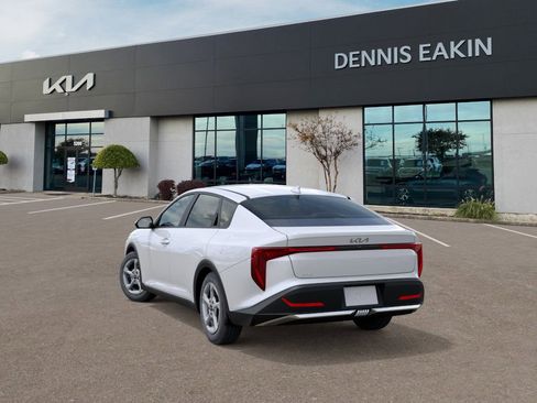 New 2025 Kia K4 LXS image 4