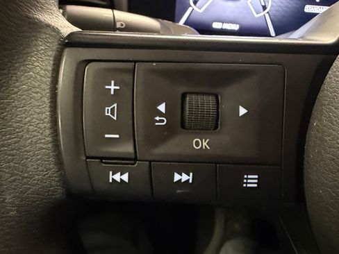 Used 2025 Nissan Kicks SV w/ Charging Package FWD image 17