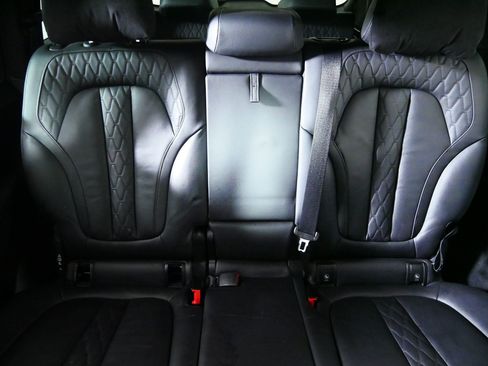 Used 2021 BMW X7 M50i AWD/4WD image 13