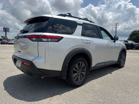 Used 2022 Nissan Pathfinder SV AWD/4WD image 8