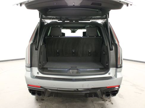 Used 2025 Cadillac Escalade V image 15