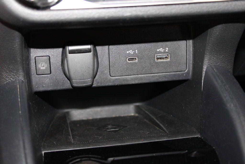 Used 2024 Nissan Versa SR FWD image 40