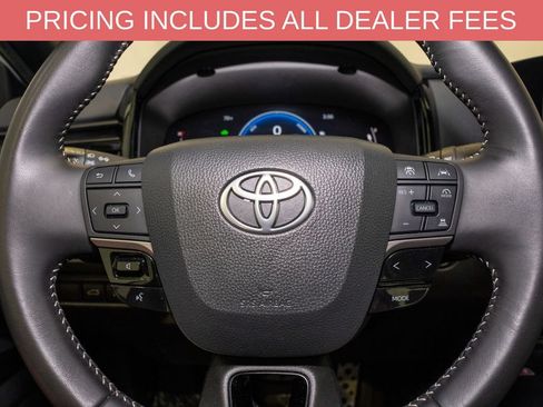 Used 2025 Toyota Camry SE FWD image 18