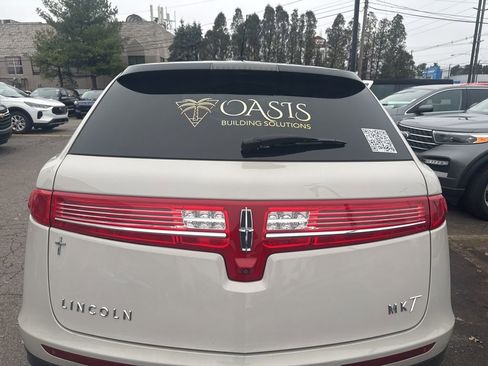 Used 2019 Lincoln MKT AWD image 6