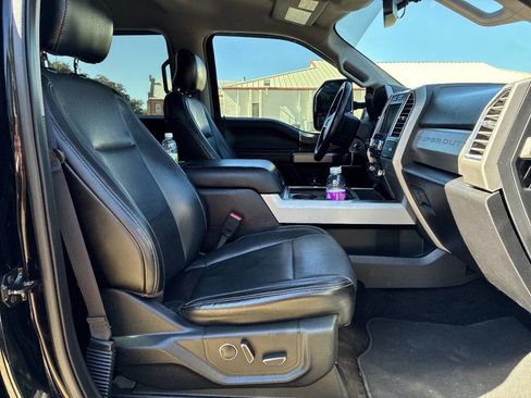 Used 2017 Ford F250 Lariat w/ Chrome Package image 30