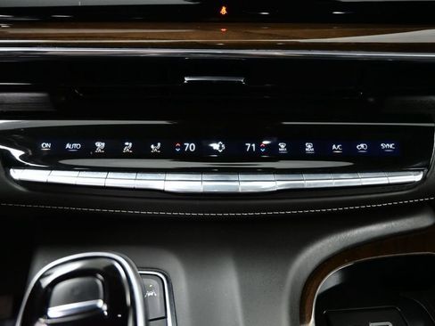 Used 2024 Cadillac Escalade ESV Premium Luxury Platinum AWD/4WD image 23