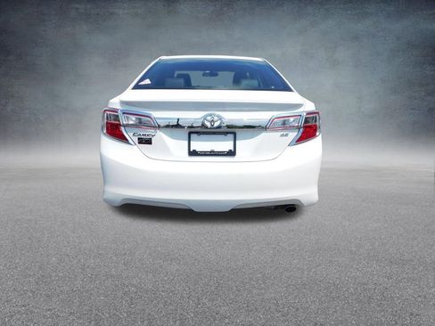 Used 2014 Toyota Camry SE FWD image 4