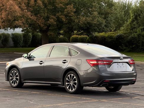 Used 2018 Toyota Avalon XLE FWD image 3