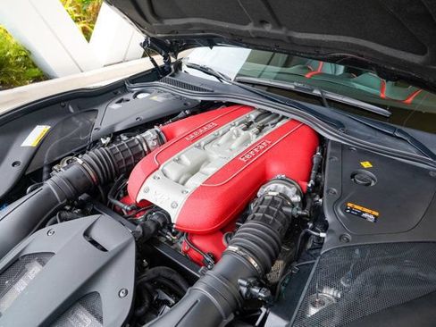 Used 2020 Ferrari 812 Superfast RWD image 90