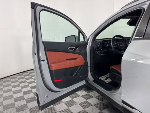 Used 2025 Kia Sportage SX image 17