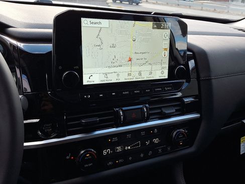 New 2025 Nissan Pathfinder SL image 11