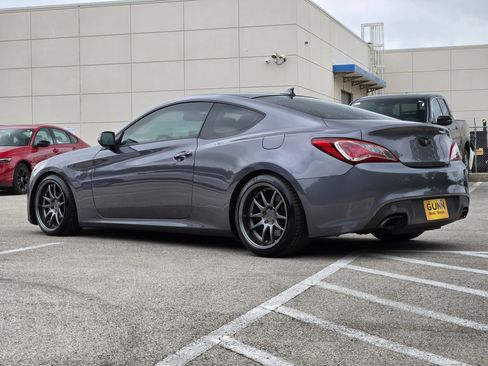Used 2015 Hyundai Genesis 3.8 RWD image 5