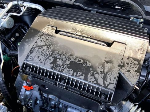 Used 2025 Honda Pilot Sport image 32