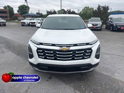 Used 2025 Chevrolet Equinox LT FWD image 2