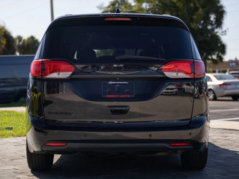 Used 2019 Chrysler Pacifica Touring-L w/ Advanced Safetytec Group FWD image 11