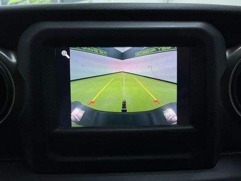 Used 2023 Jeep Gladiator Sport image 22