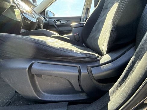 Used 2015 Nissan Rogue S image 12